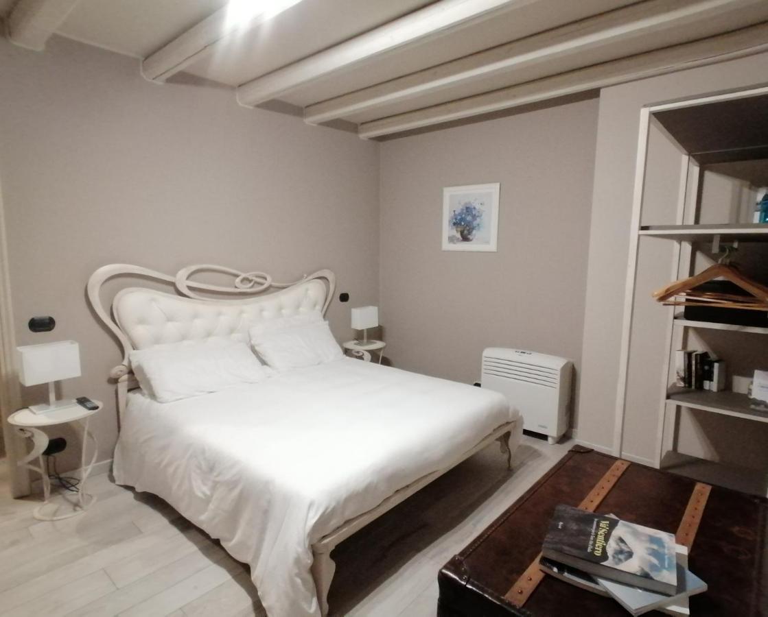 Casale Raffaello B&B Como Albese Con Cassano Exterior foto