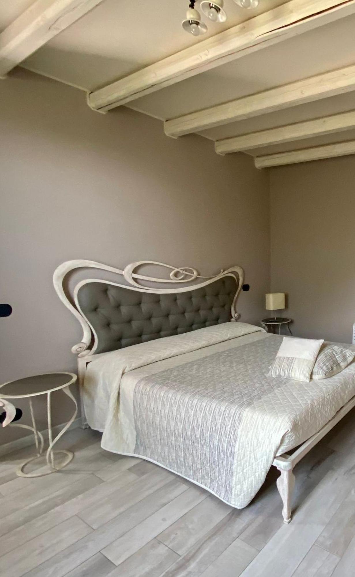 Casale Raffaello B&B Como Albese Con Cassano Exterior foto