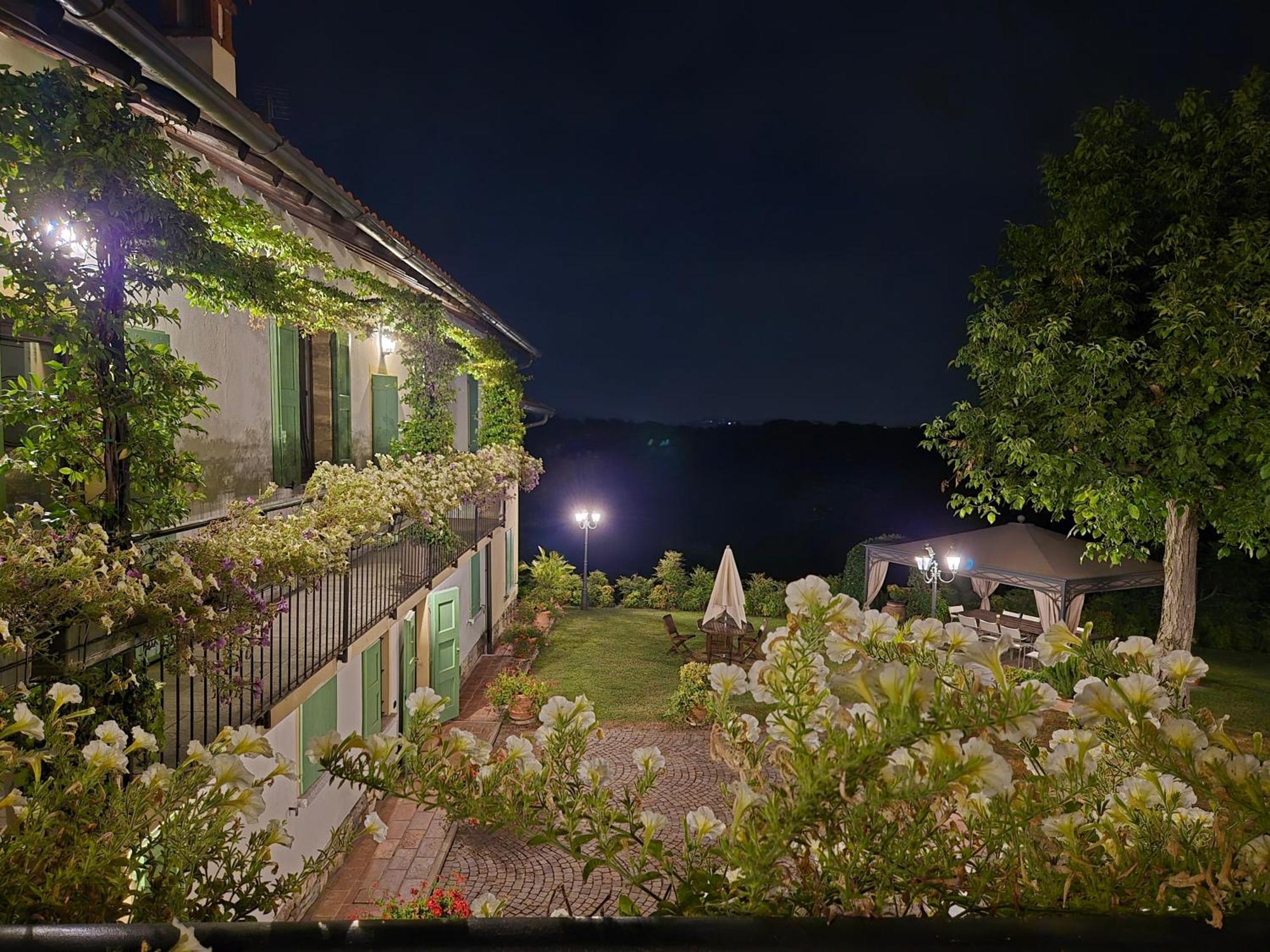 Casale Raffaello B&B Como Albese Con Cassano Exterior foto